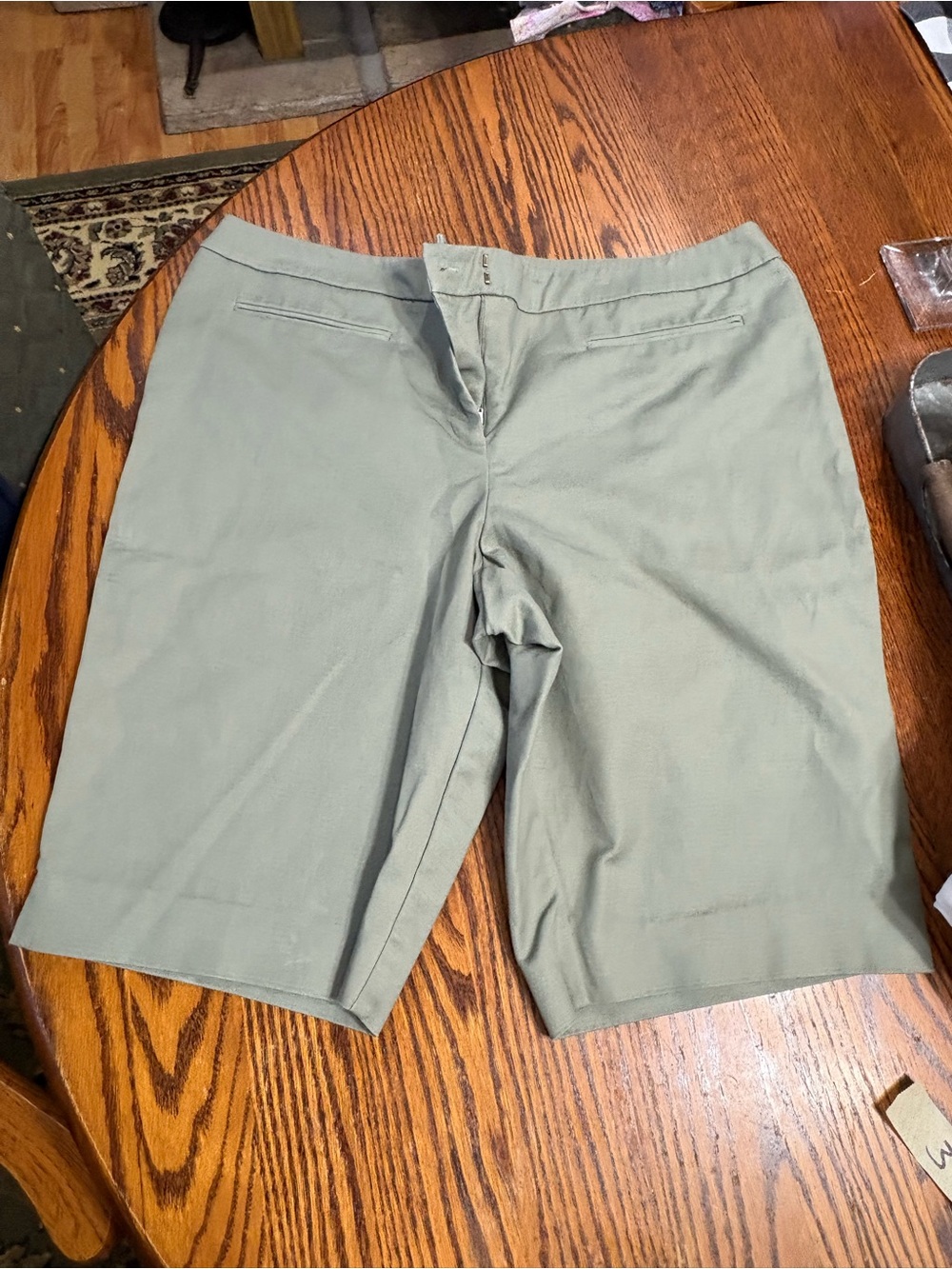 Chicos size 3 size X-Large sage green flat front tailored shorts EUC